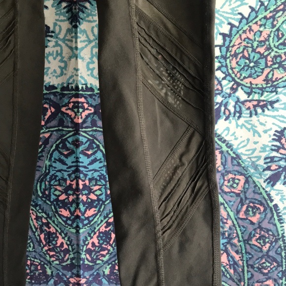 Alo Yoga High Waisted Ultimate Leggings - Picture 4 of 8